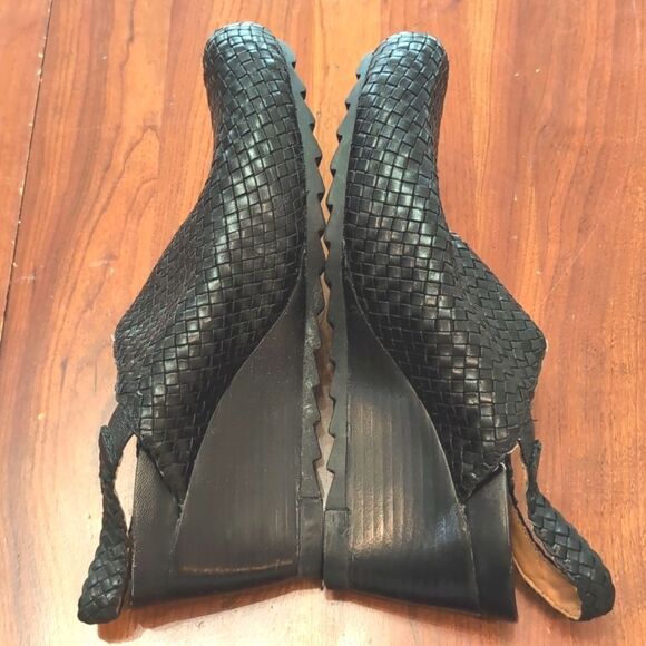 Earthies Katina Black Wedge Woven Leather Bootie Sandals Size 10 - Picture 9 of 13
